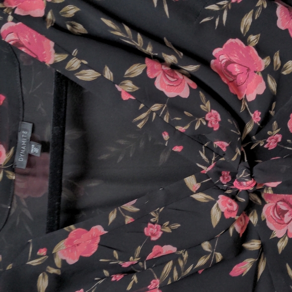 Dynamite Flower Blouse in XS - Picture 4 of 7